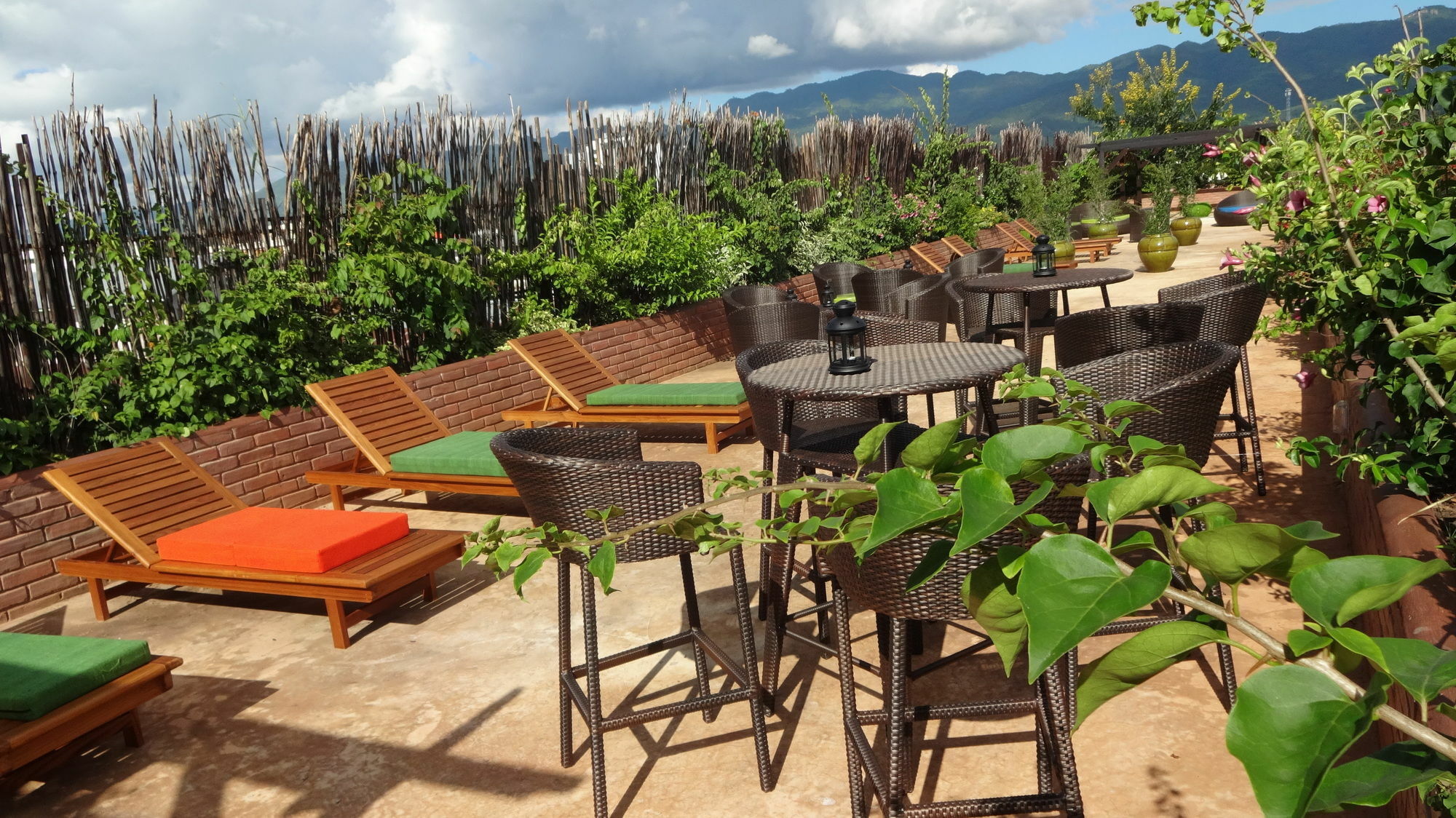 Thanakha Inle Hotel Nyaung Shwe Exterior foto